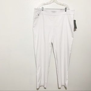 NWT - avenue (Plus) White Super-Stretch Ankle Pant